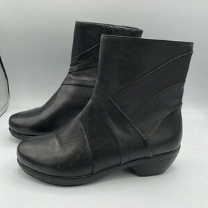 UC  Ultimate Comfort 24/7 Black Leather Ankle Boots Women’s Size US 7 Side  Zip